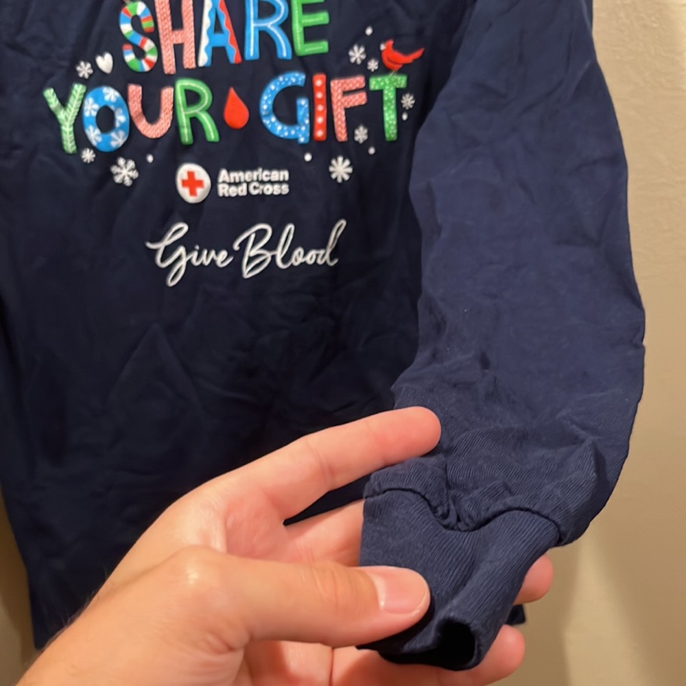 Christmas Edition Red Cross ‘Share Your Gift’ Long Sleeve Shirt Small - Picture 4 of 7